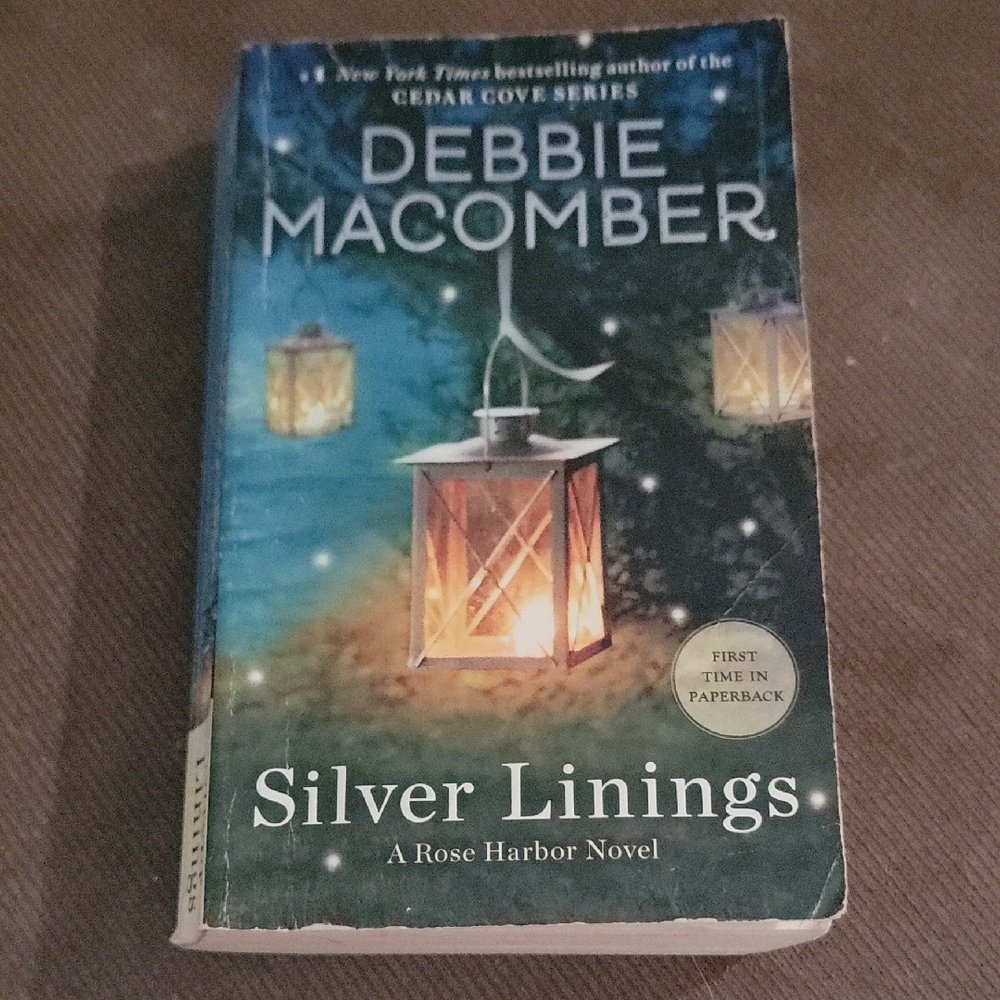 4/$9- Debbie Macomber 'Silver Linings' Book